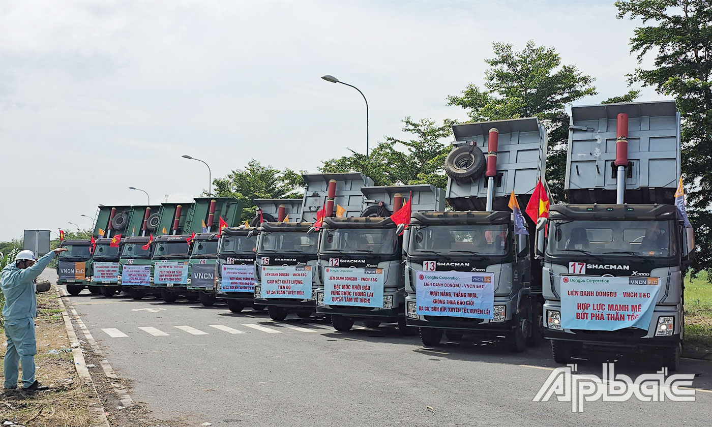 Các phương tiện, thiết bị, máy móc sẵn sàng bắt tay vào thi công Dự án.