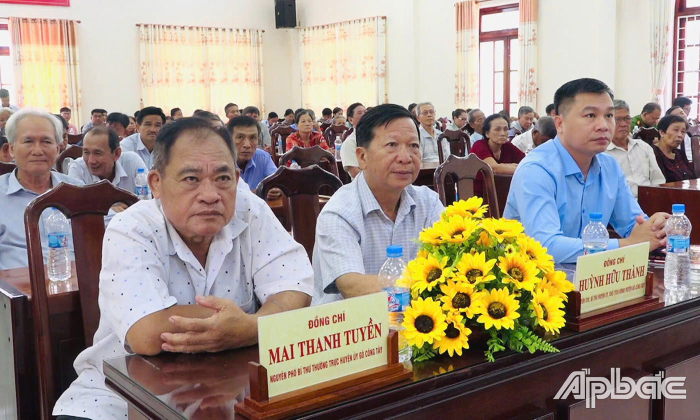 Đại biểu tham dự buổi lễ