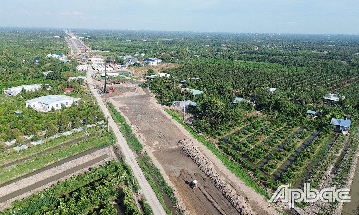 DATP 2 cao tốc Cao Lãnh - An Hữu đang khẩn trương thi công, phấn đấu thông xe kỹ thuật vào dịp 30-4-2026.