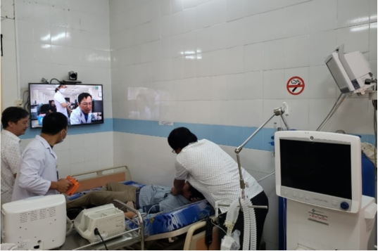 Khám chữa bệnh, sơ cấp cứu cho người dân tại Côn Đảo.