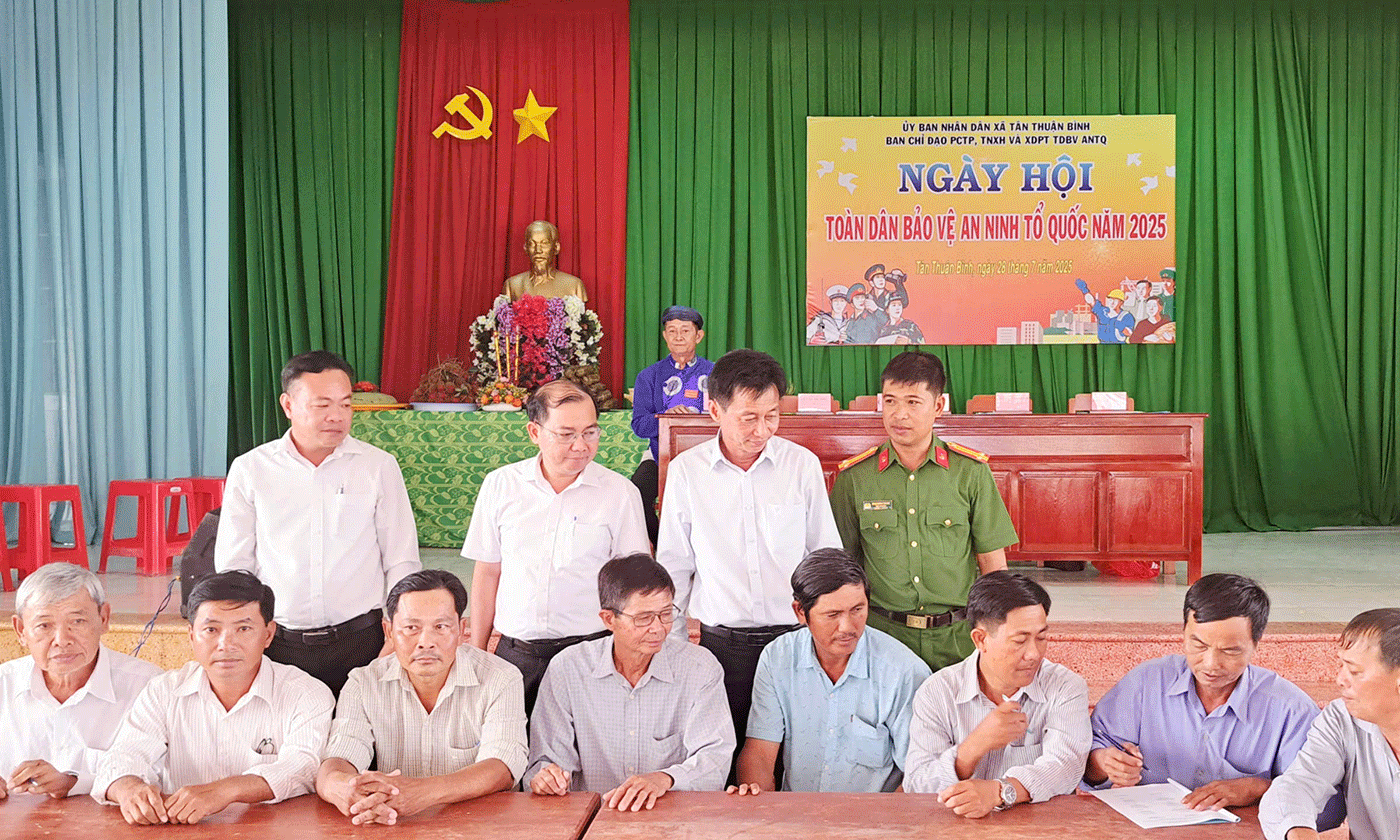 Các ấp trên địa bàn xã cũng đã tổ chức ký kết giao ước thi đua thực hiện hiệu quả phong trào “Toàn dân bảo vệ an ninh Tổ quốc” trong thời gian tới.