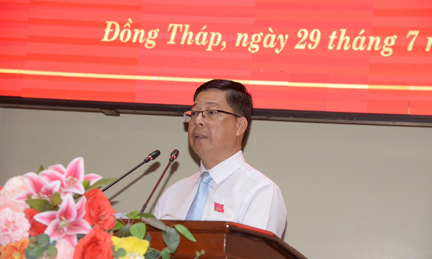 Đồng chí Trần Thanh Nguyên thông qua nội dung chương trình kỳ họp
