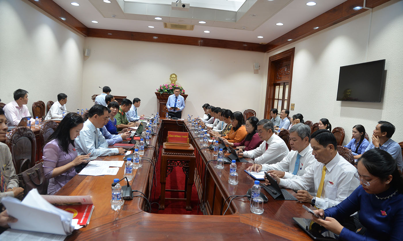 Quang cảnh thảo luận tại tổ