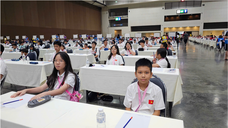 Học sinh trong phòng thi.