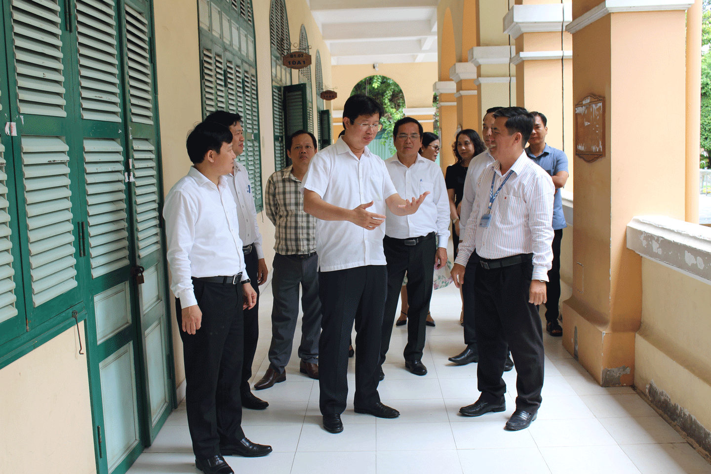 Phó Chủ tịch UBND tỉnh Huỳnh Minh Tuấn khảo sát Trường THPT Nguyễn Đình Chiểu. 