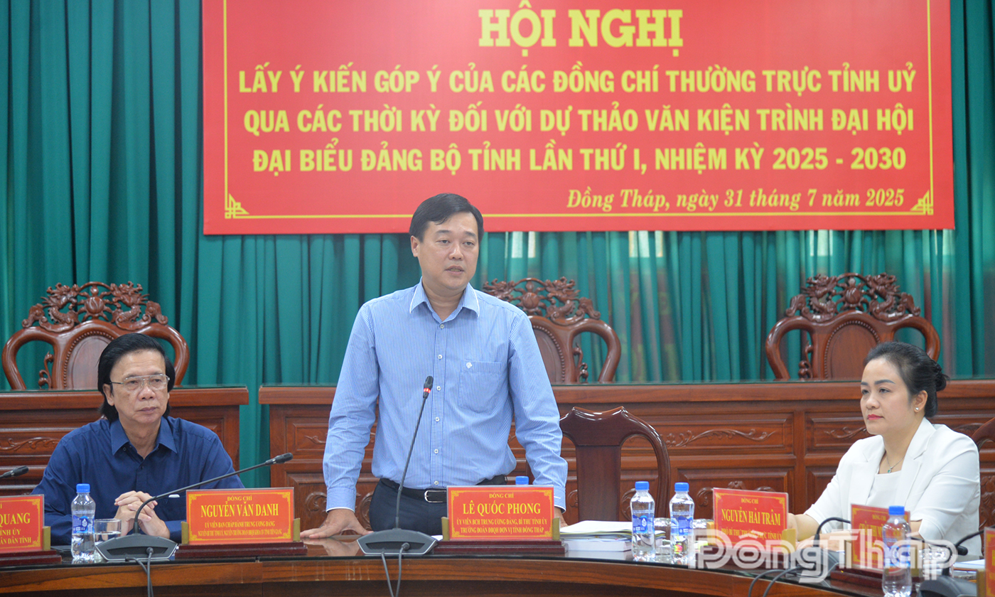 Đồng chí Lê Quốc Phong, Ủy viên Ban Chấp hành Trung ương Đảng, Bí thư Tỉnh ủy, Trưởng đoàn Đại biểu Quốc hội tỉnh Đồng Tháp tiếp thu ý kiến