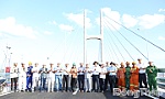 Lãnh đạo tỉnh Đồng Tháp và Vĩnh Long thăm, tặng quà công nhân thi công cầu Rạch Miễu 2