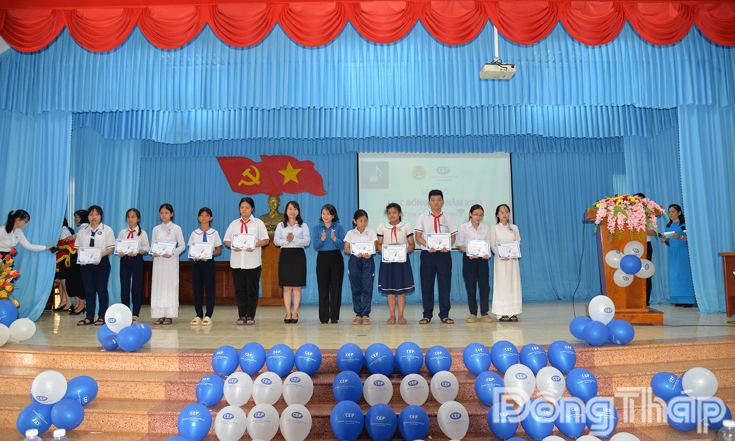 Chi nhánh CEP Mỹ Tho: Trao 90 suất học bổng cho học sinh khó khăn