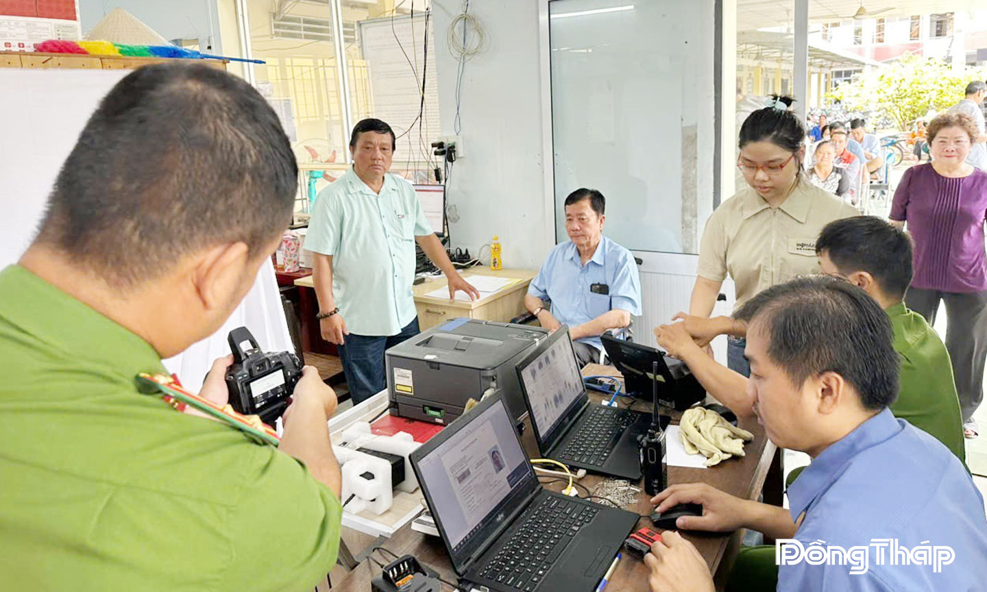 Bứt phá chuyển đổi số, nâng tầm phục vụ Nhân dân