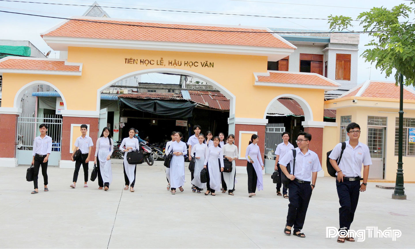 Trong những năm gần đây, Trường THPT Lê Thanh Hiền được đầu tư cơ sở vật chất khang trang, quy mô tuyển sinh tăng dần và chất lượng giảng dạy ngày càng được nâng cao.