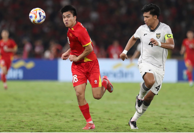 Công Phương (trái) từng trải qua những nỗi thất vọng ở vòng bảng giải U19 Đông Nam Á 2024 và vòng loại giải U20 châu Á 2025 trước khi toả sáng trở lại ở giải U23 Đông Nam Á vừa qua. Ảnh: Tuấn Phạm
