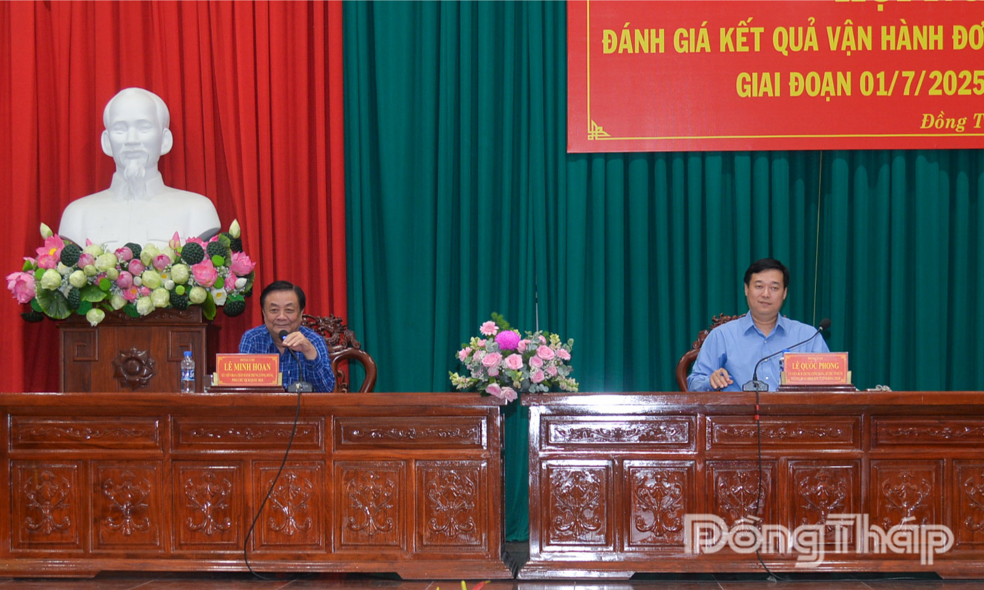 Đồng chí Lê Minh Hoan trao đổi, định hướng công tác lãnh đạo, điều hành cho lãnh đạo xã, phường.