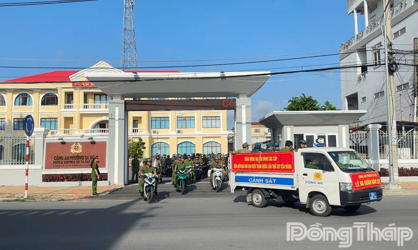 Công an phường Sa Đéc ra quân.