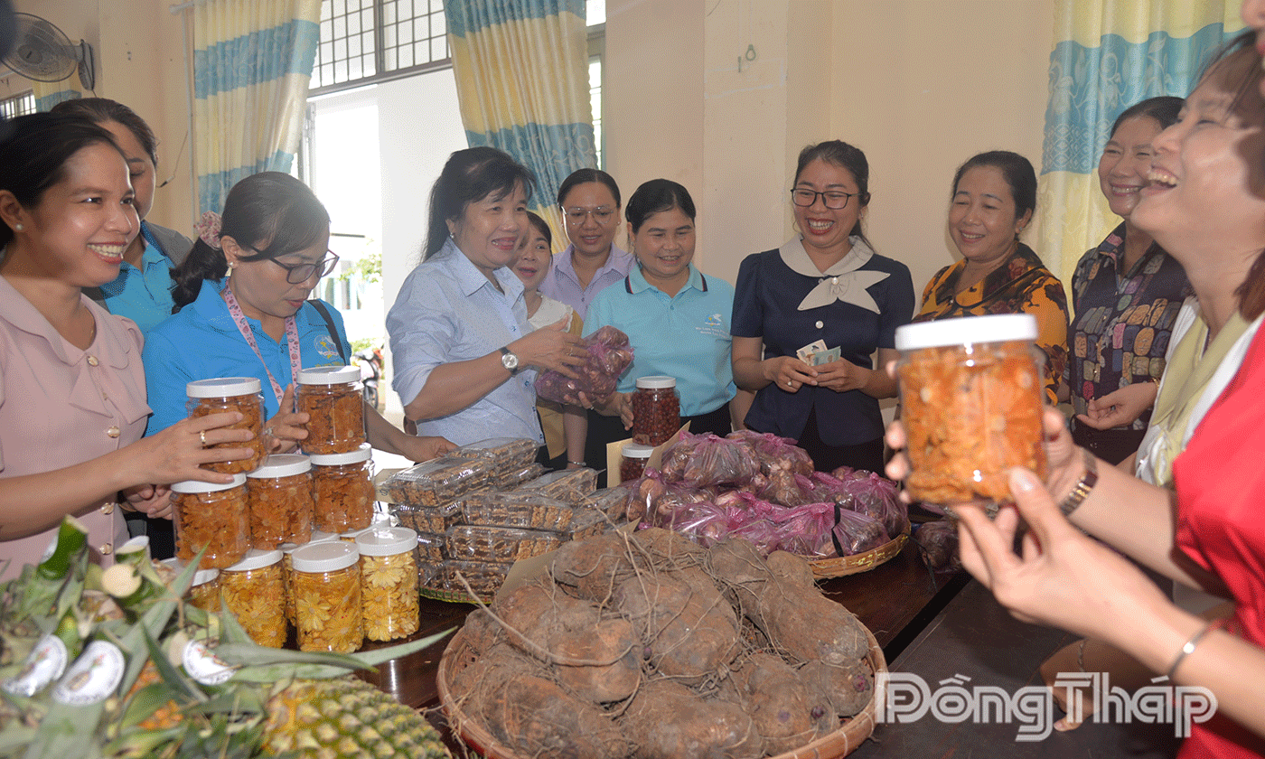 Phụ nữ tự tin khởi nghiệp.