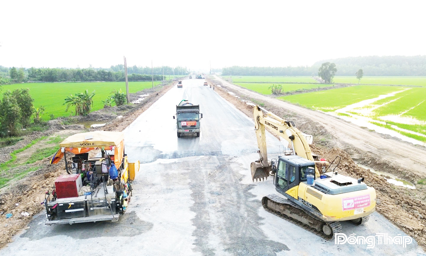 Cao tốc Cần Thơ - Cà Mau đang  phấn đấu về đích vào cuối năm 2025.