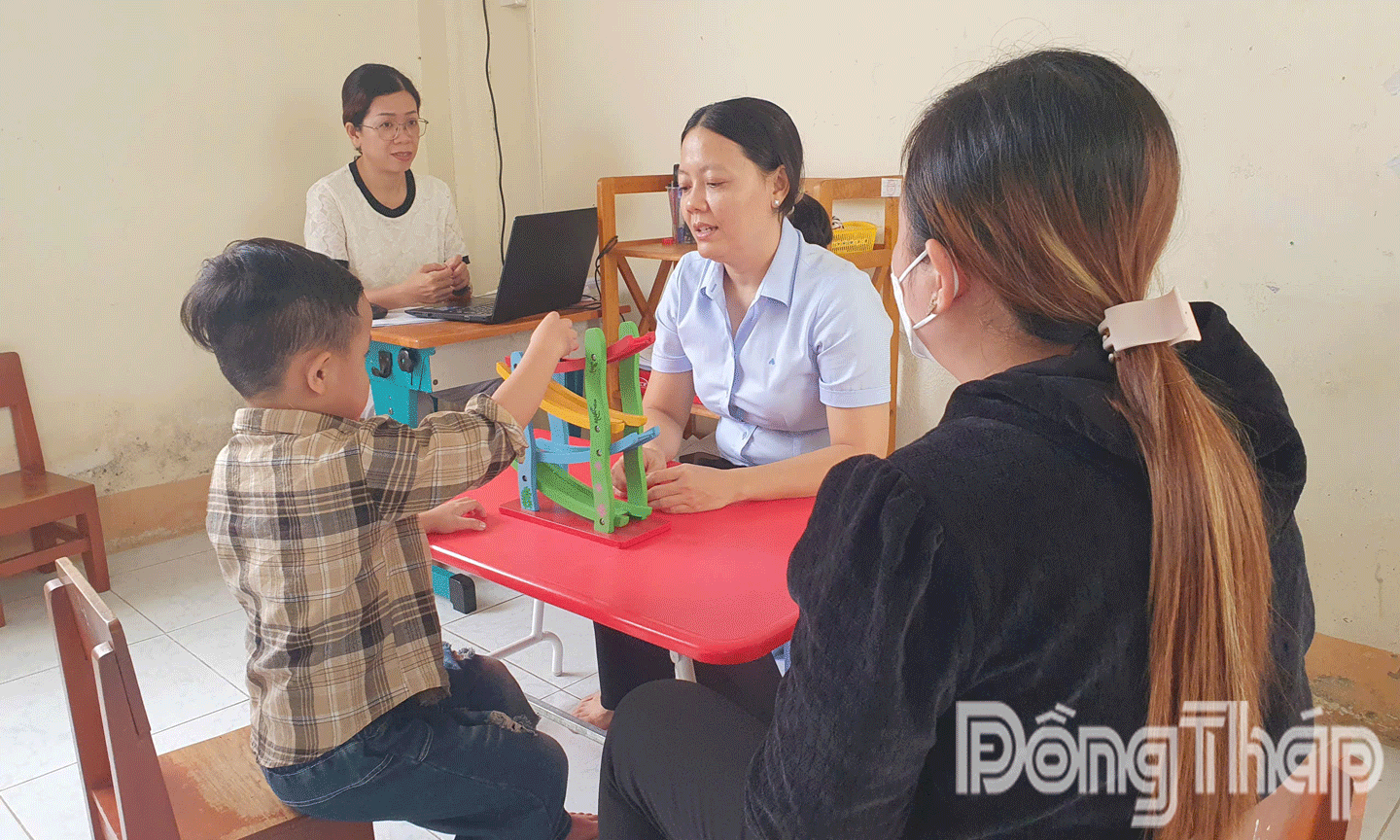số lượng trẻ em bị rối loạn phổ tự kỷ đang sinh sống và học tập hòa nhập tại các cơ sở giáo dục mầm non rải rác trên địa bàn có xu hướng ngày càng gia tăng.
