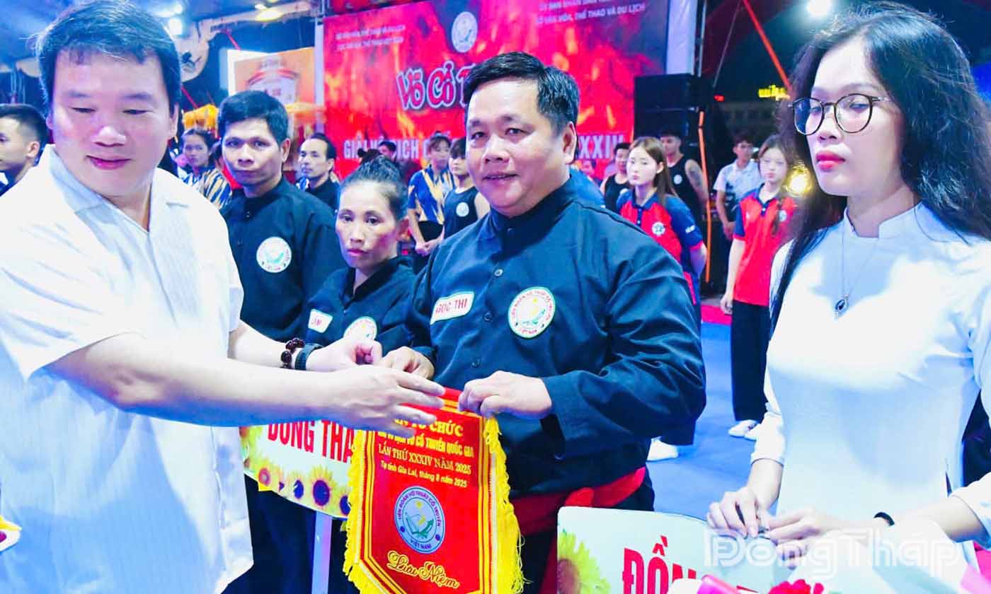 Đội Võ Cổ truyền Đồng Tháp (áo đen ở giữa) đã đoạt được 2 huy chương ở Giải Vô địch Võ Cổ truyền Quốc gia năm 2025.