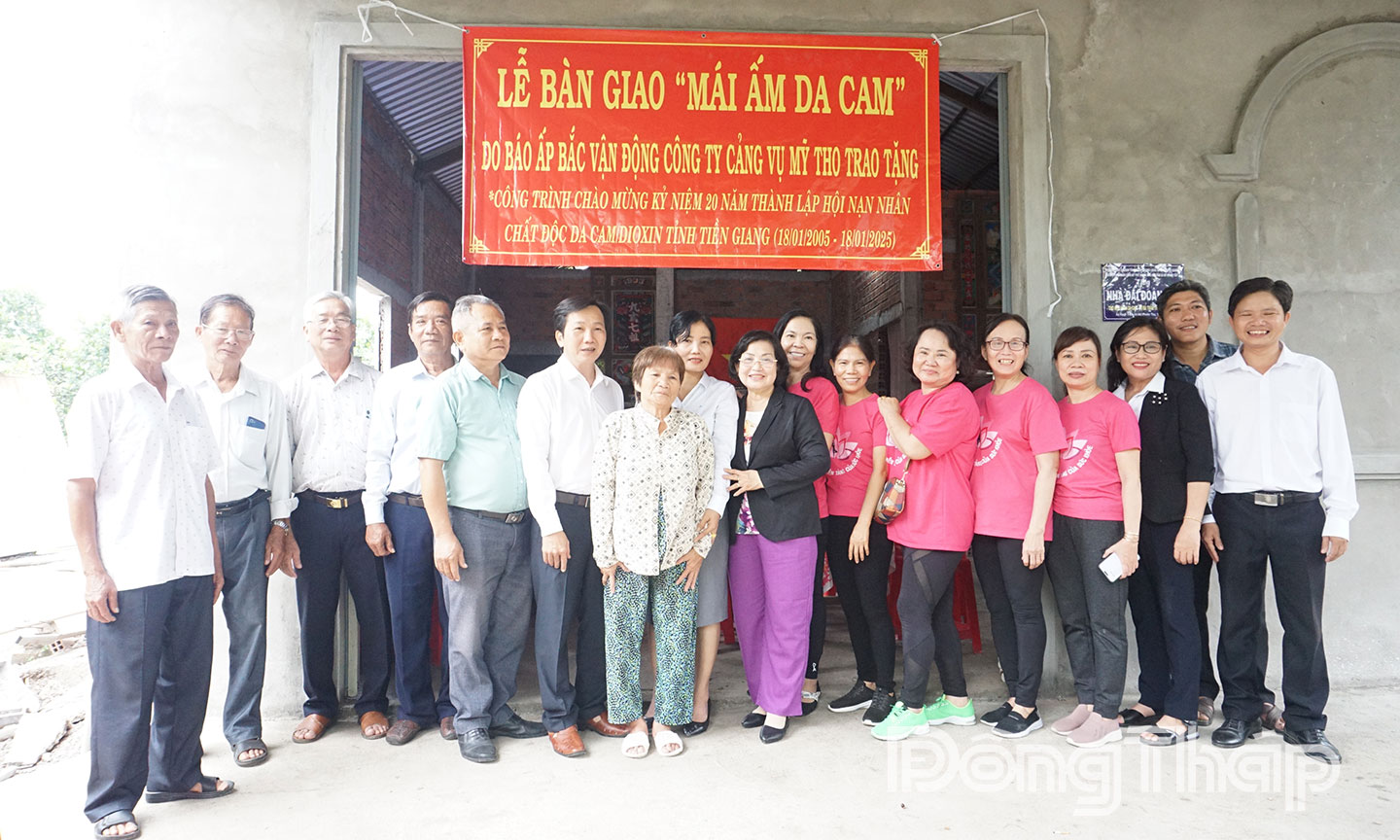 Bàn giao “Mái ấm da cam” cho hộ gia đình nhiễm chất độc da cam có hoàn cảnh đặc biệt khó khăn.