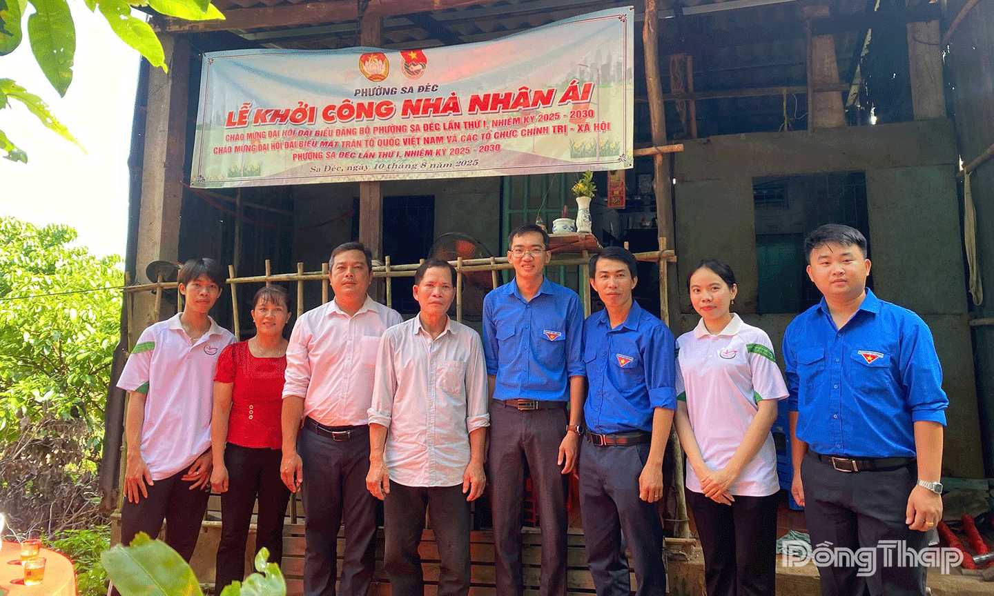 Khởi công 