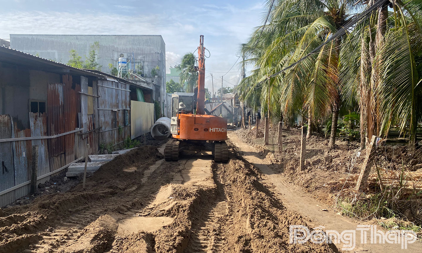 Tuyến đường kênh 26-3 thi công chậm, hoạt động cầm chừng do thiếu “mặt bằng sạch”