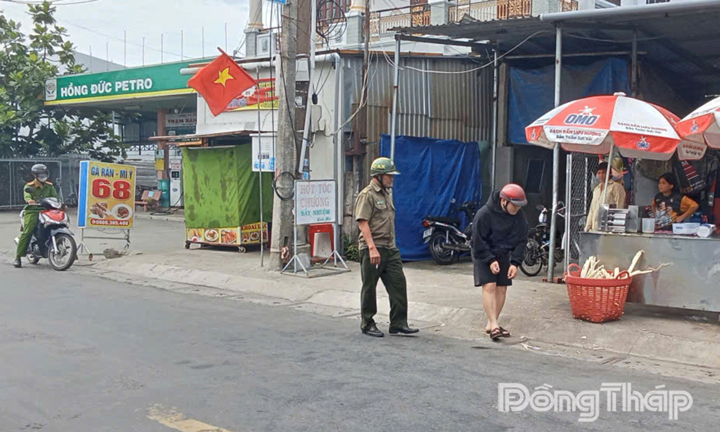 Công an xã dựng lại hiện trường.