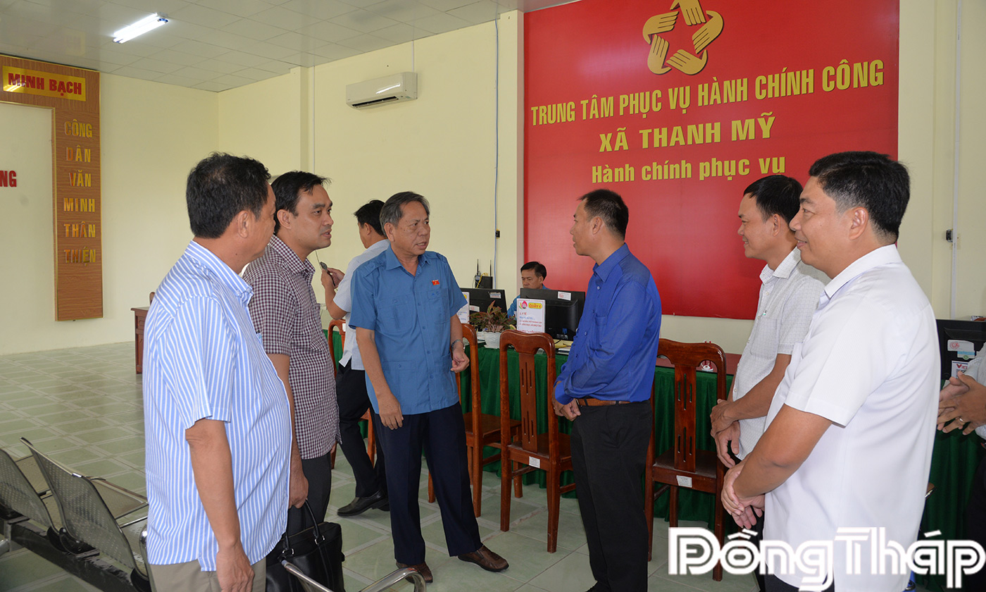 Đoàn khảo sát thực tế tại Trung tâm dịch vụ hành chính công xã Thanh Mỹ