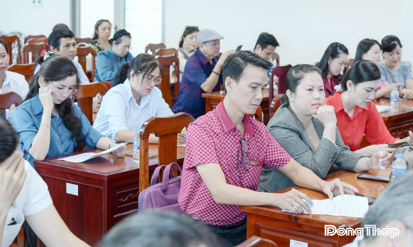 Các văn nghệ sĩ tham dự hội nghị.