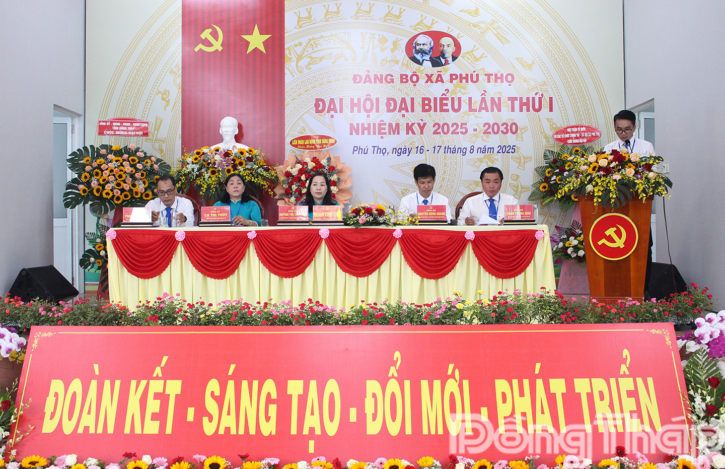 Đoàn Chủ tịch điều hành Đại hội.