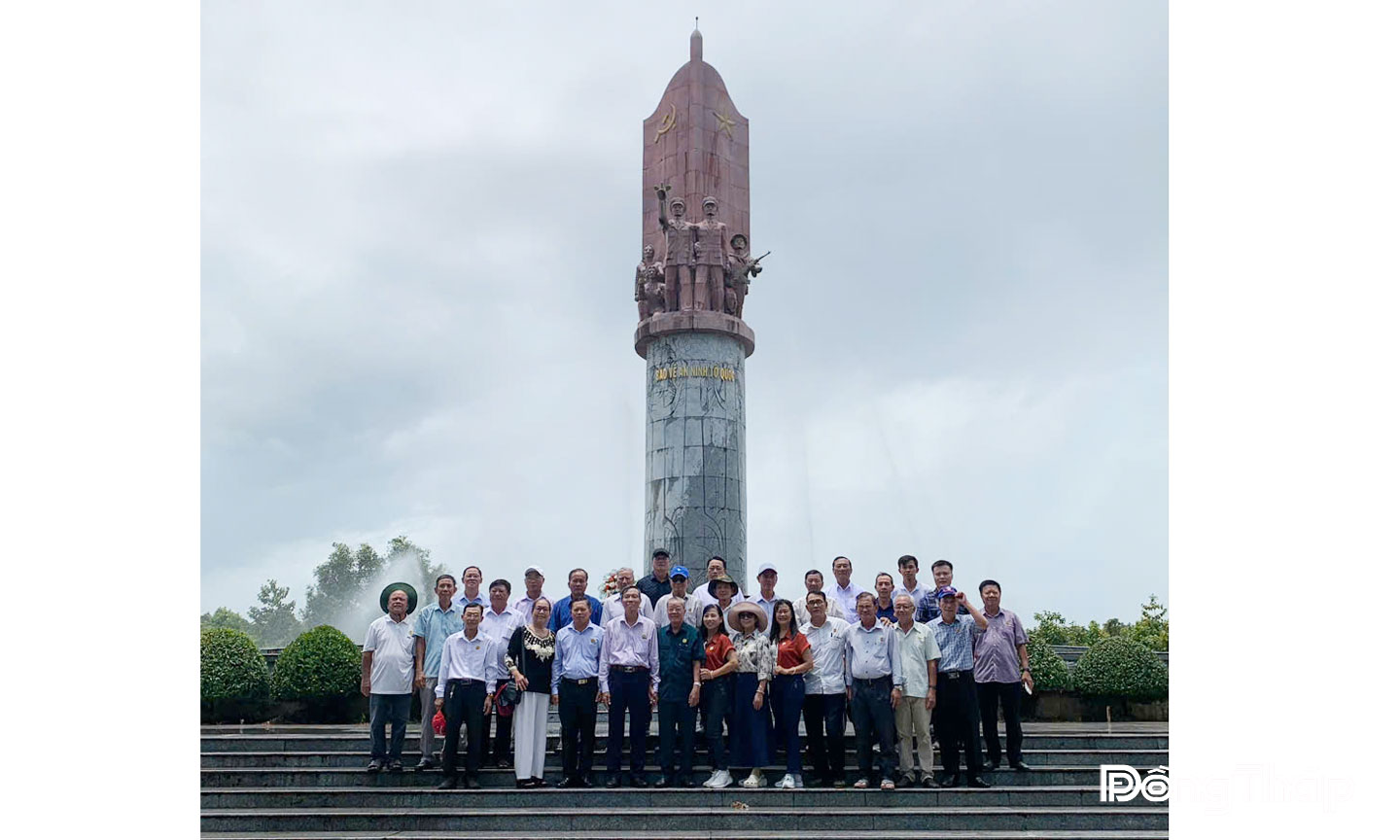 Đoàn Cựu CAND tỉnh Đồng Tháp về nguồn, thăm Khu di tích lịch sử Ban An ninh Khu IX tại xã U Minh Thượng, tỉnh An Giang. Ảnh: Tường Duy.