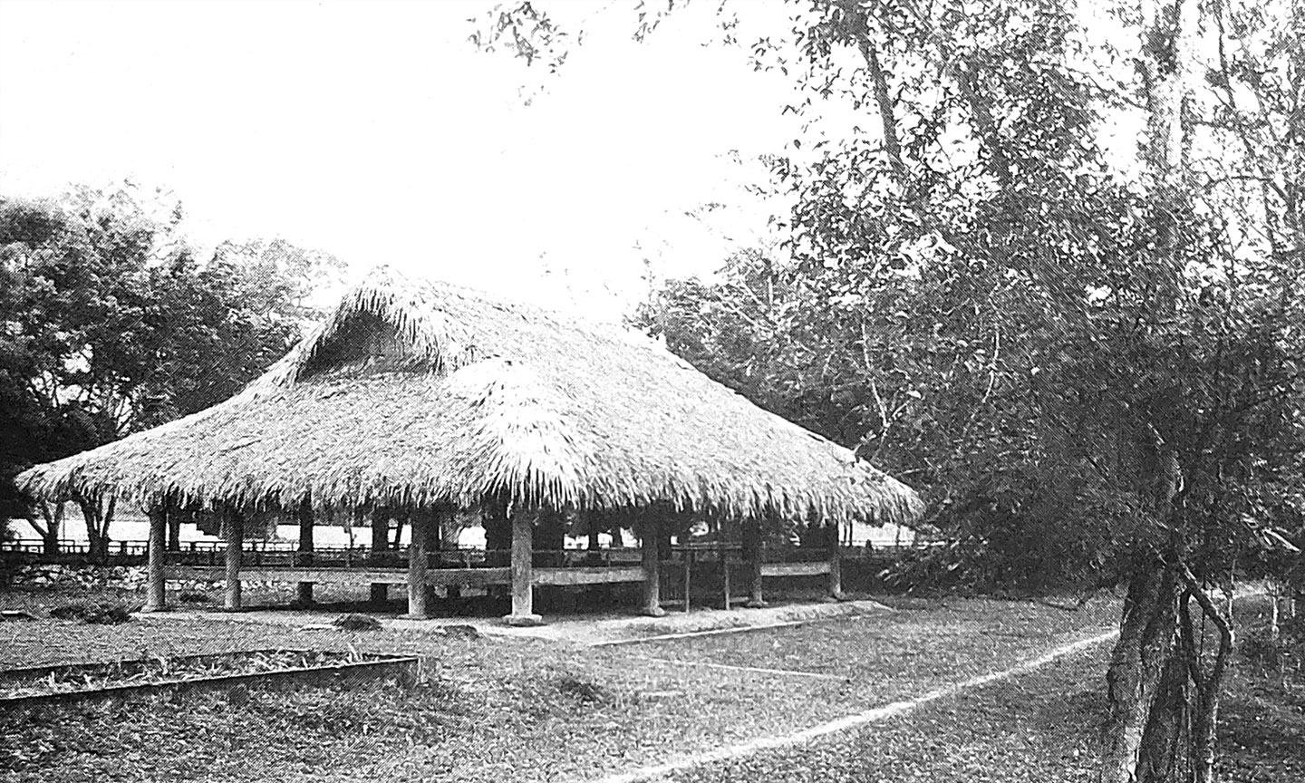 Đình Tân Trào, huyện Sơn Dương, tỉnh Tuyên Quang, nơi diễn ra Quốc dân Đại hội do Việt Minh triệu tập vào tháng 8-1945, quyết định Tổng khởi nghĩa, bầu ra Ủy ban dân tộc giải phóng do Hồ Chí Minh làm Chủ tịch.