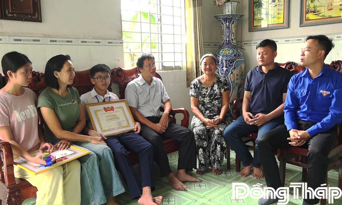  Thầy Võ Vĩnh Thanh Long, Bí thư Đoàn Trường THCS Nguyễn Văn Thiềuđến thăm em Khoa nhân dịp chuẩn bi bắt đầu năm học mới!