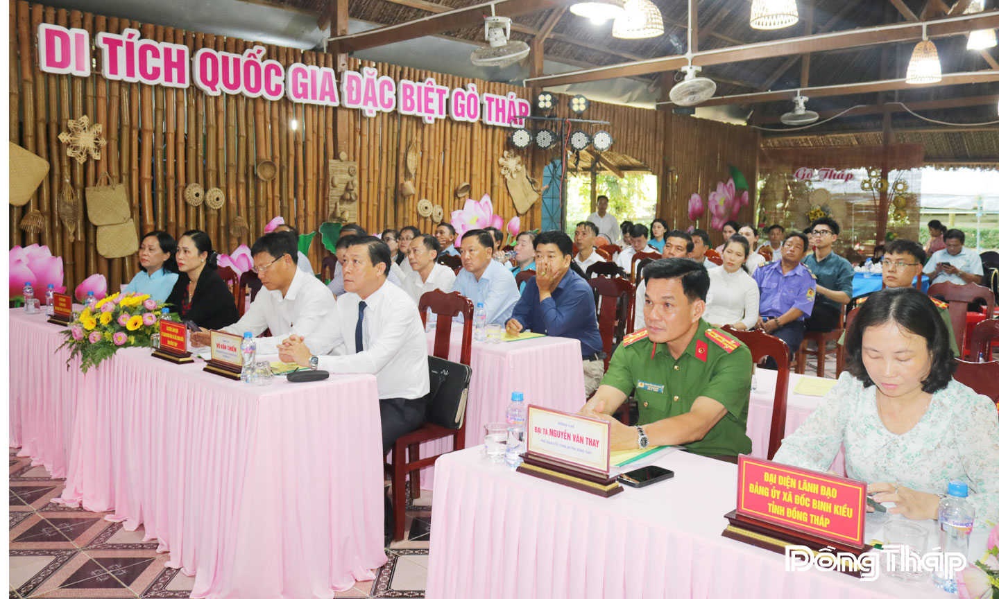 Đại tá Nguyễn Văn Thay, Phó Giám đốc Công an tỉnh dự Ngày hội toàn dân bảo vệ an ninh Tổ quốc tại Khu di tích Quốc gia đặc biệt Gò Tháp.           Ảnh: Phước Thanh