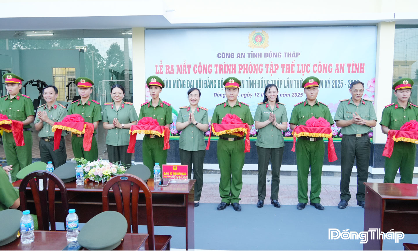 Đại tá Võ Thị  Hoài Ngọc,  Tỉnh ủy viên,  Phó Bí thư  Đảng ủy,  Phó Giám  đốc Công an tỉnh  cắt băng  ra mắt công trình Phòng tập  thể lực Công an tỉnh.                                                                                                   Ảnh: TRỌNG TÍN