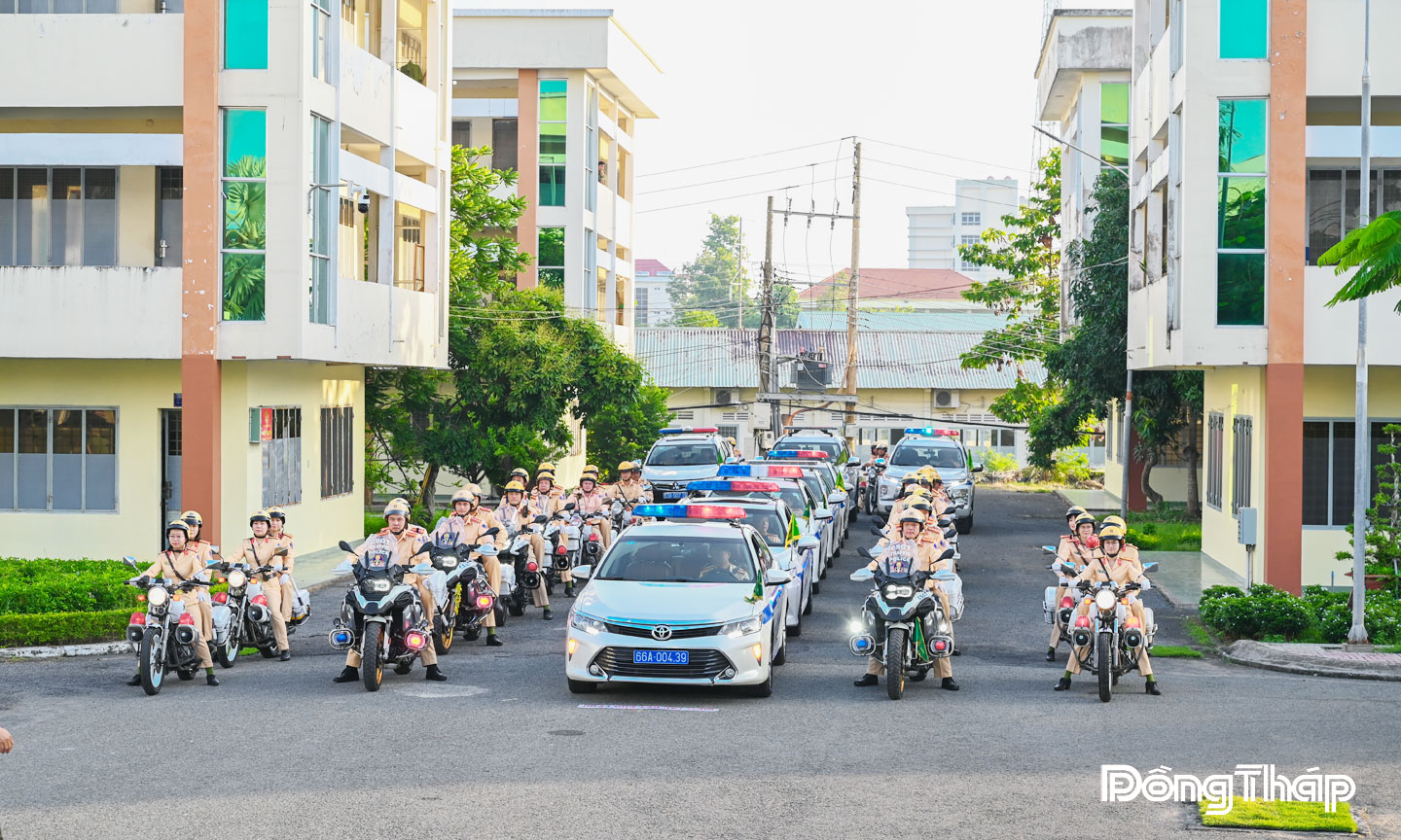 Công an tỉnh Đồng Tháp ra quân giữ gìn an ninh trật tự trên địa bàn tỉnh. Ảnh: Duy Nhựt, Đặng Thanh