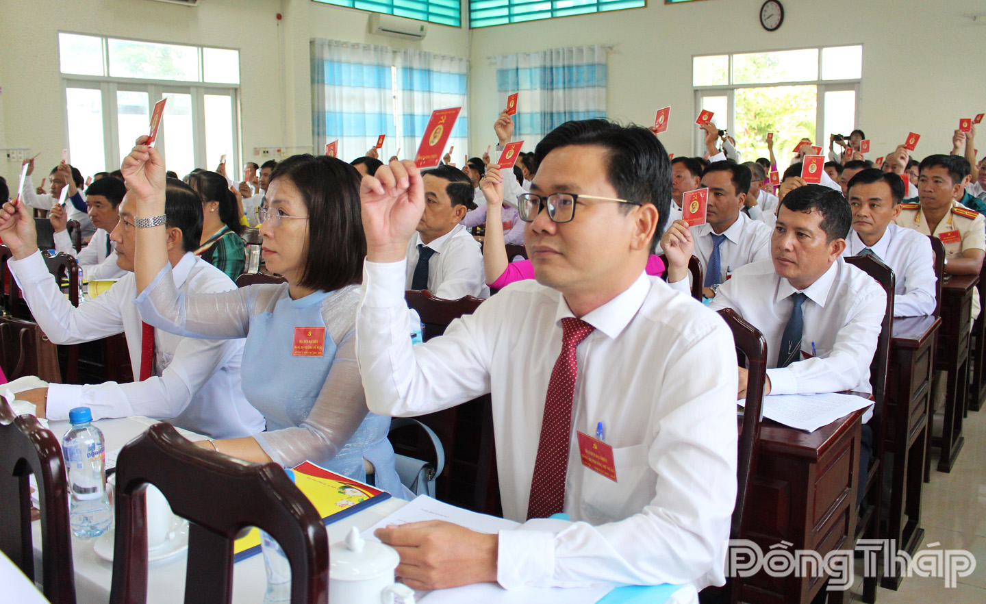 Đại biểu biểu quyết thống nhất nội dung Đại hội.