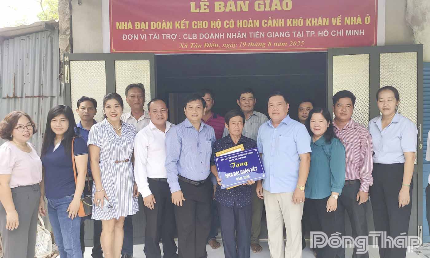 TGB bàn giao căn nhà cho ông