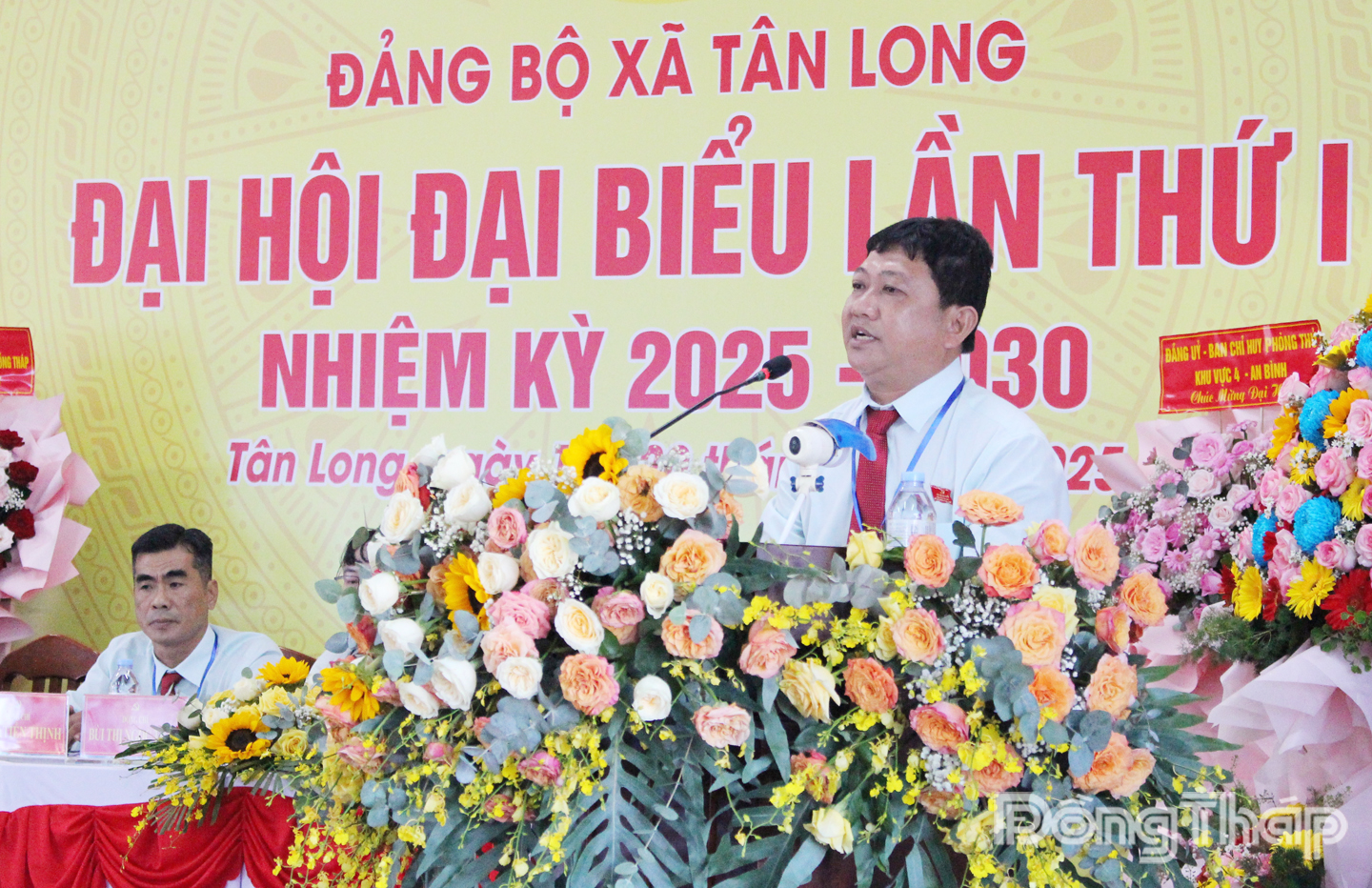Đồng chí Nguyễn Đoàn Huy, Bí thư Đảng ủy xã Tân Long phát biểu bế mạc Đại hội.