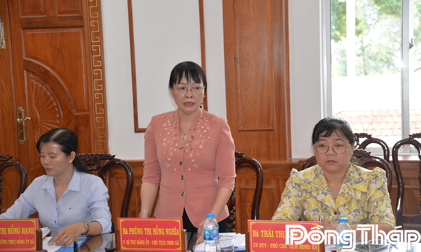 Đại diện lãnh đạo xã phát biểu 