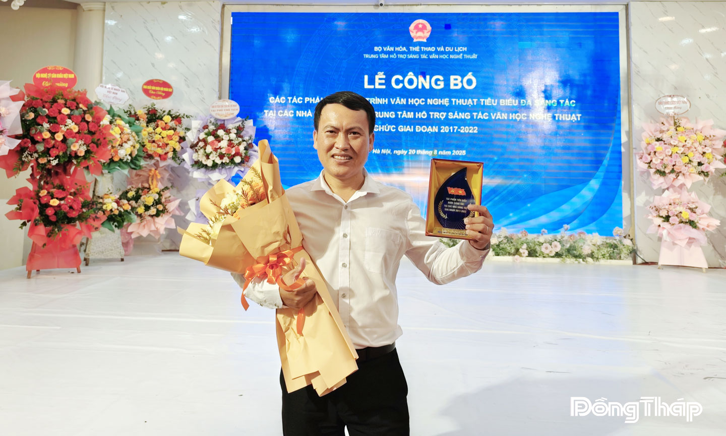 Nhà thơ Trương Trọng Nghĩa tại buổi lễ.