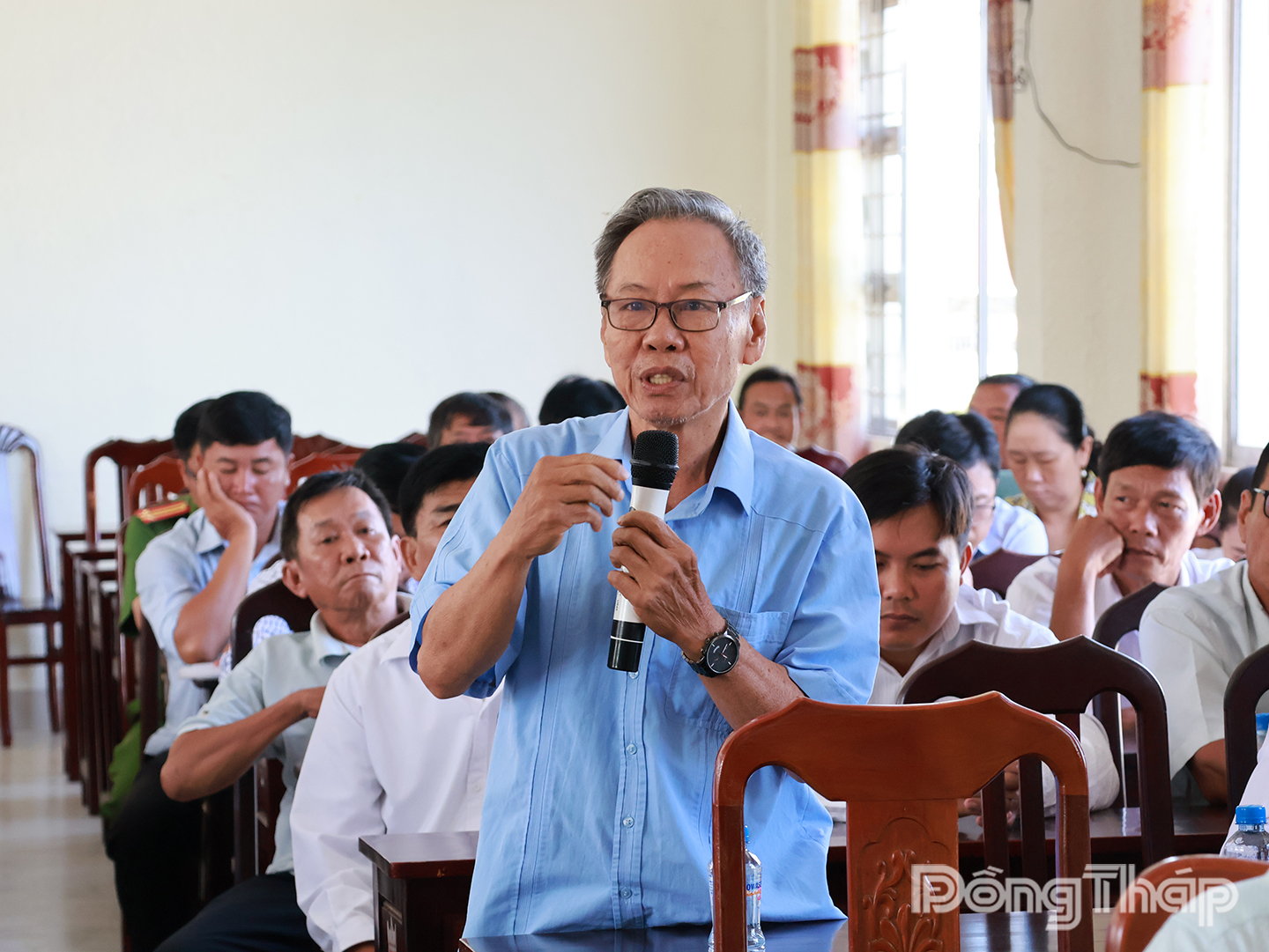 Cử tri xã Trường xuân phát biểu ý kiến tại buổi tiếp xúc với Tổ đại biểu số 10, Hội đồng nhân dân tỉnh